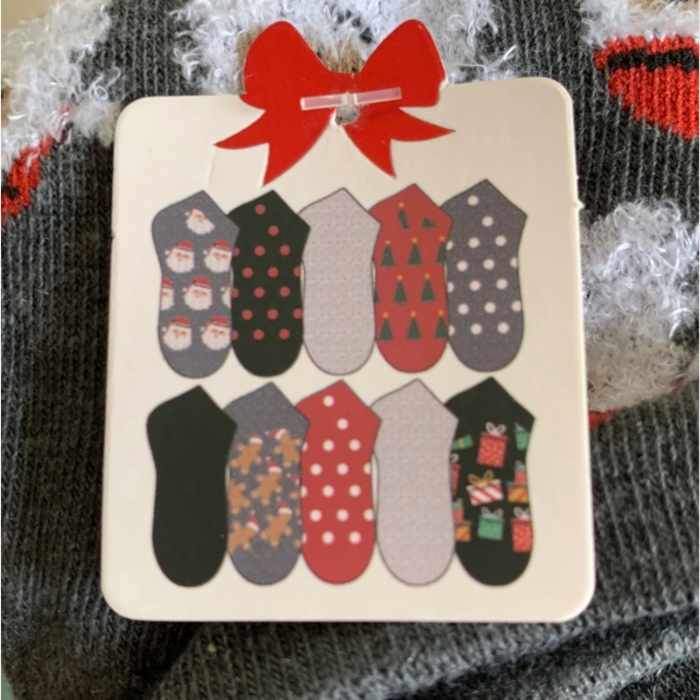 NWT MISTLE TOES Women’s 10-Pack No Show Christmas Holiday Novelty Socks - Picture 2 of 5